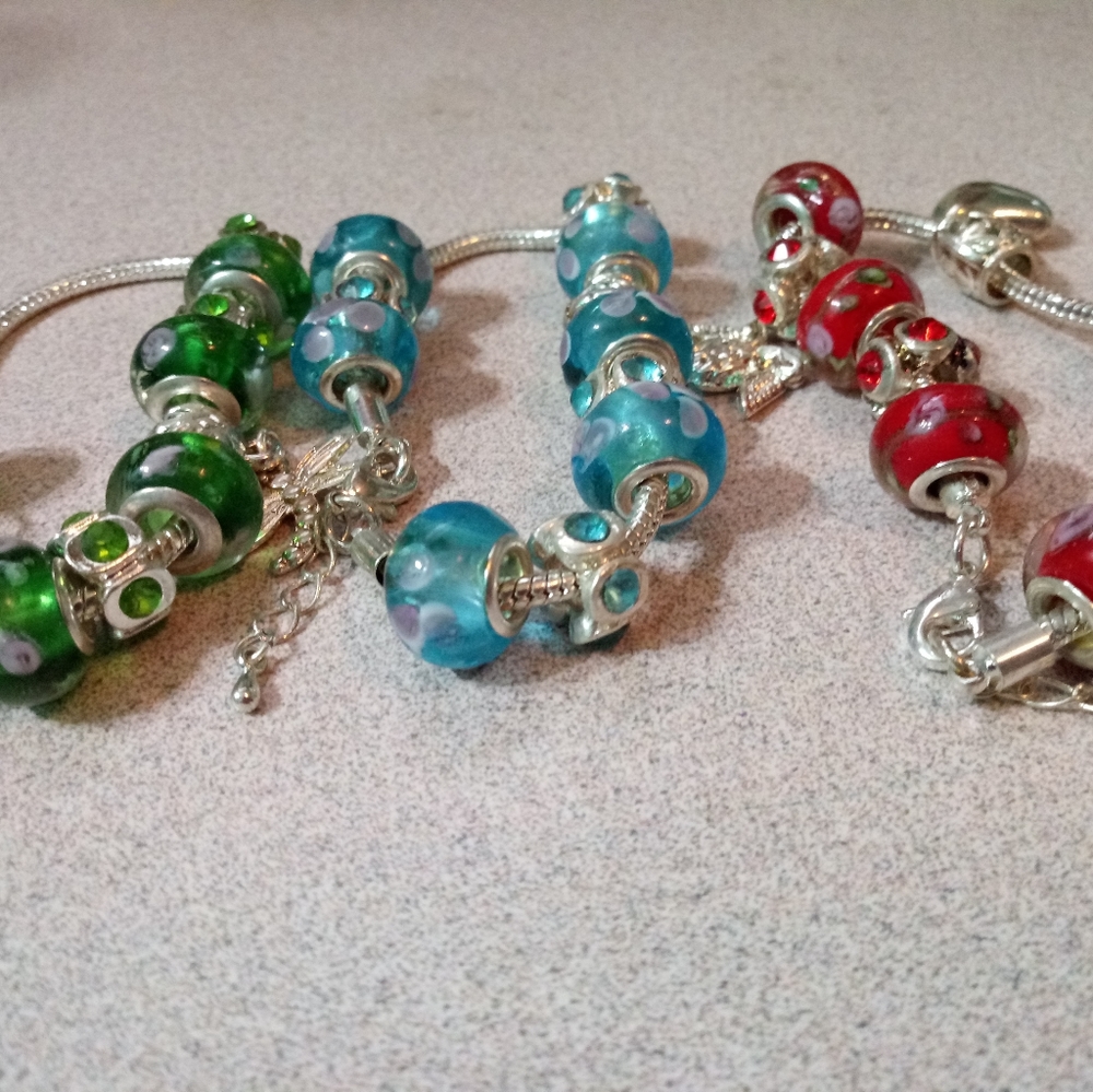 Bracelets with glass beads adjustable size